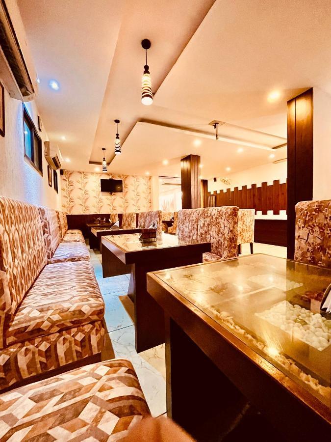 Hotel The Onix Dehradun Exteriör bild