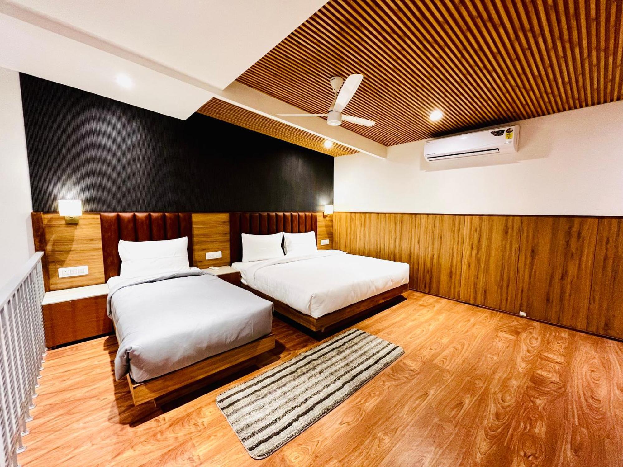 Hotel The Onix Dehradun Exteriör bild