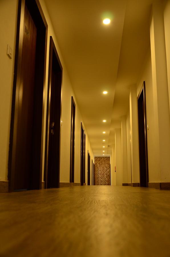 Hotel The Onix Dehradun Exteriör bild